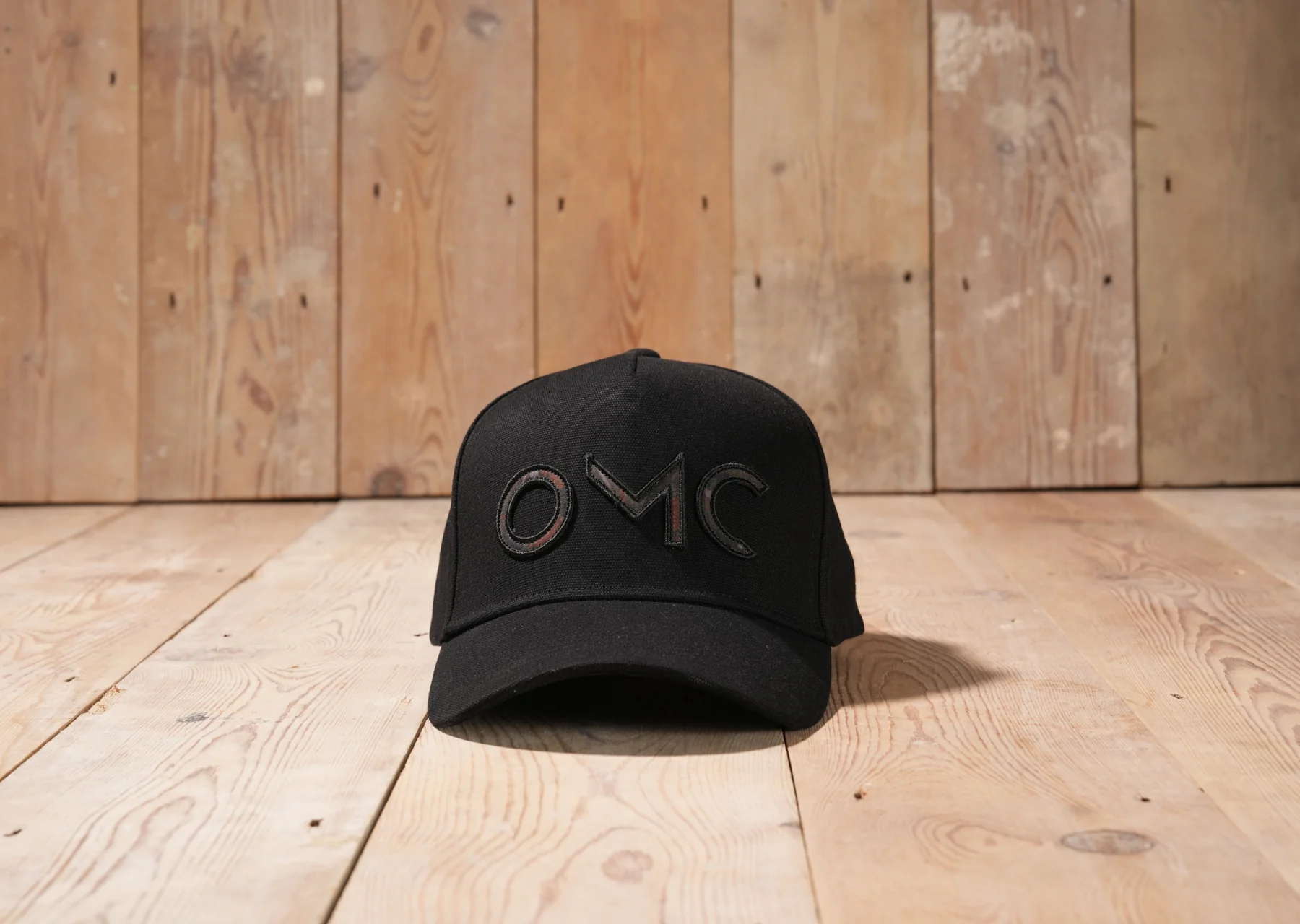 OMC ONE MORE CAST ALI HAMIDI KOROMFEKETE SAPKA