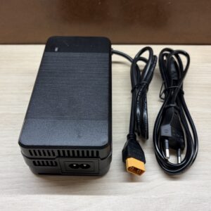 Delta etetőhajó Lifepo 4 akkumulátor töltő 10 Ah