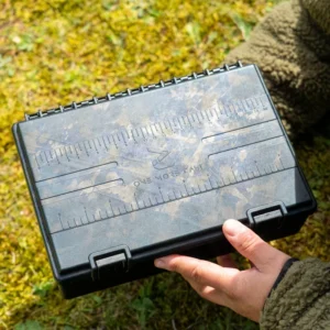 OMC ALI HAMIDI IN TOO DEEP Splash Camo Tackle Box szerelékes doboz mély
